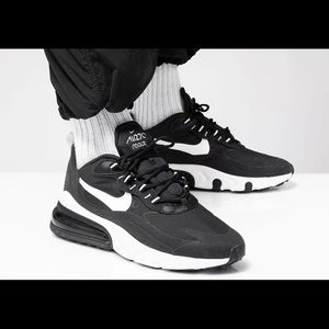 MENS Nike Black Air Max React 270 SZ 10.5